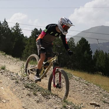 Mallot Tècnic Defend LS Màniga llarga Home 2023 Edició: UCI Bike Park Pal Arinsal